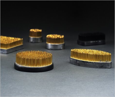 Kenzan – Das stille Fundament der japanischen Blumenkunst - Kenzan – Das Herz der Ikebana-Kunst | Hanairo