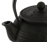 IWACHU Nanbu Tekki Ginkgo Japanische Gusseisen Teekanne mit Filter und Traditionelles Design 650 ml schwarz TT12065BK